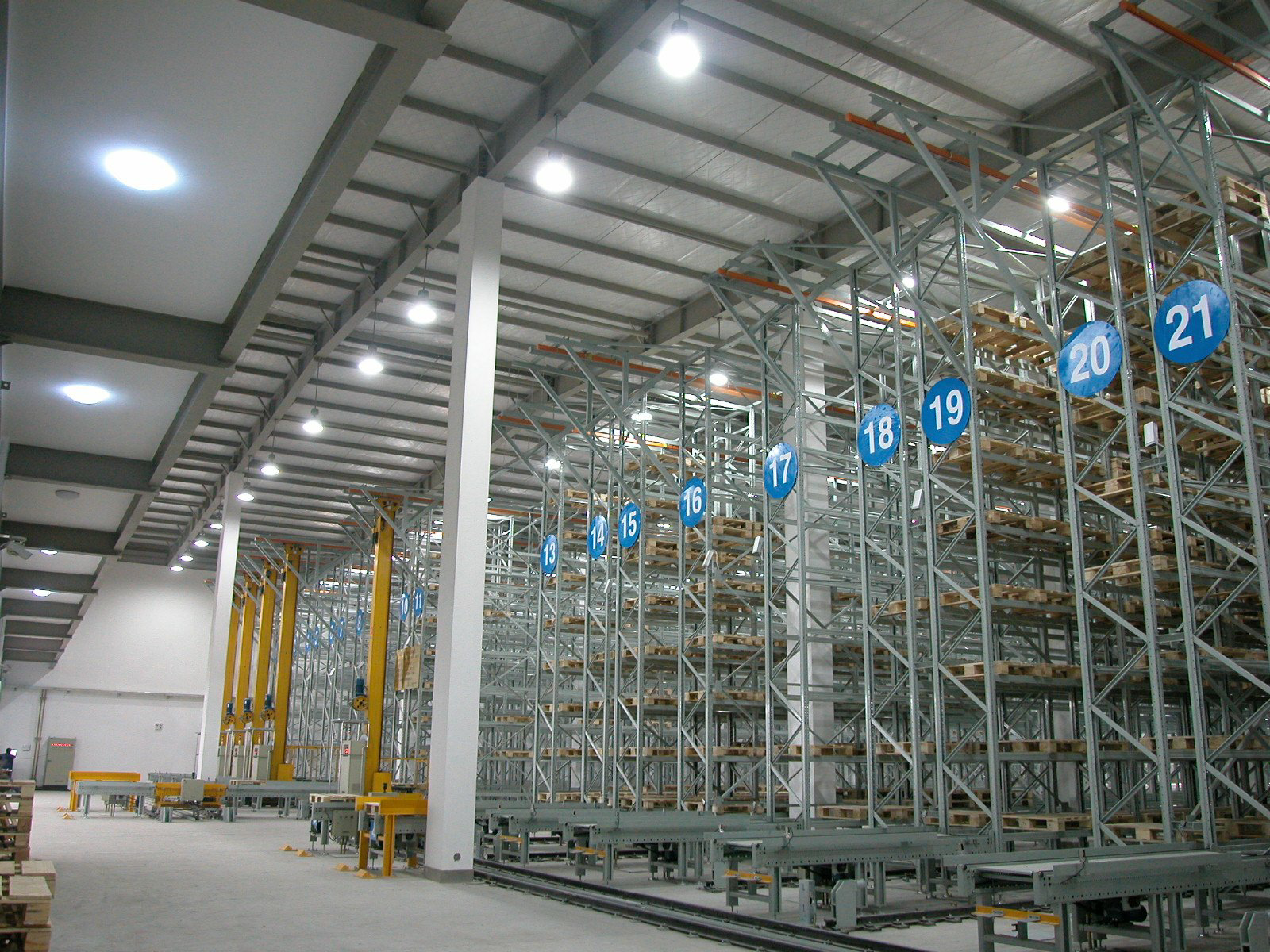 立體倉(cāng)庫(kù)--智能倉(cāng)儲(chǔ)設(shè)備特點(diǎn)優(yōu)勢(shì)